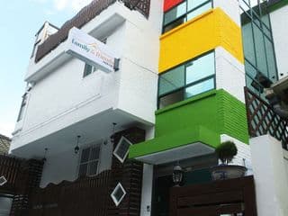 Family & Friends House photo 1
