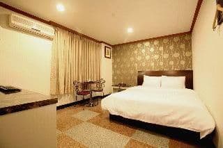 New World Hotel photo 1