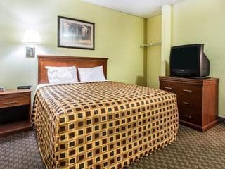 HomeTowne Studios by Red Roof Atlanta - Chamblee photo 2