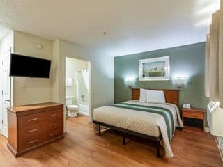 HomeTowne Studios by Red Roof Atlanta - Chamblee photo 3