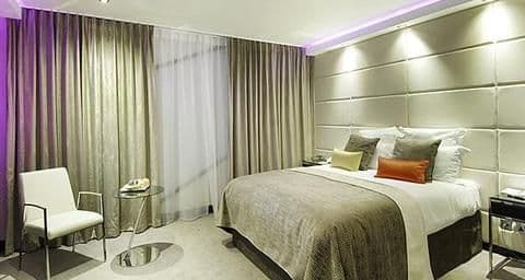 Montcalm East, Autograph Collection