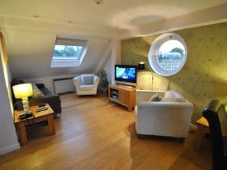 Accommodation Windsor Ltd - The Courtyard photo 3