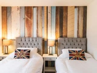 Beautiful Central Family Apartment for 6 photo 4