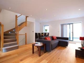 Miles Place Apartments By Flying Butler photo 4