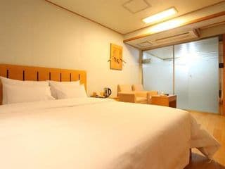Prince Hotel photo 1