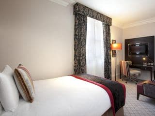 The Clermont London, Victoria photo 1