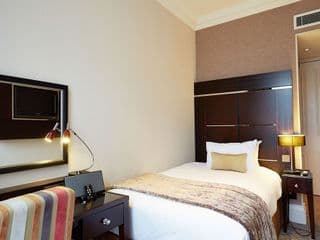 The Clermont London, Victoria photo 2