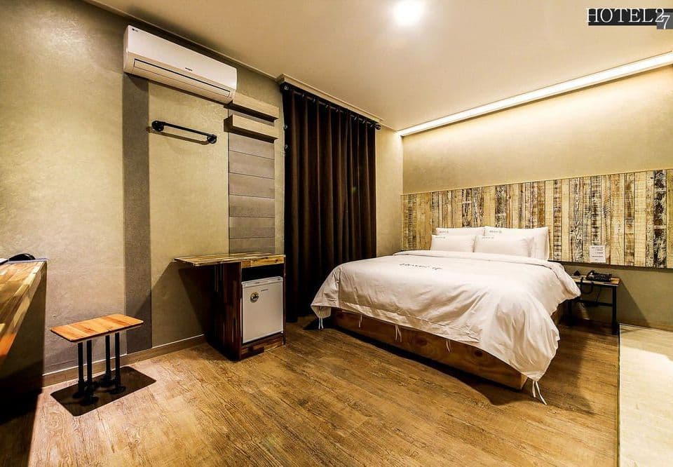 HOTEL 27