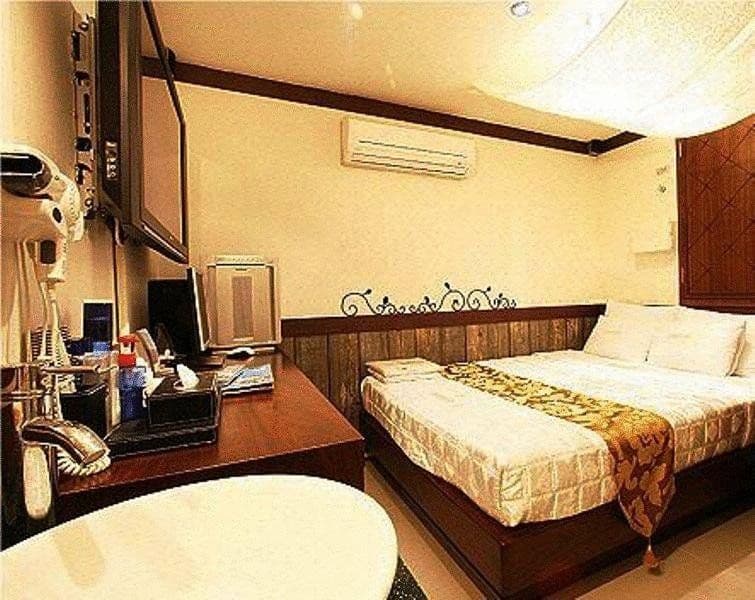 Hotel-D