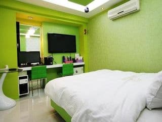 Sangbong Carlton photo 1
